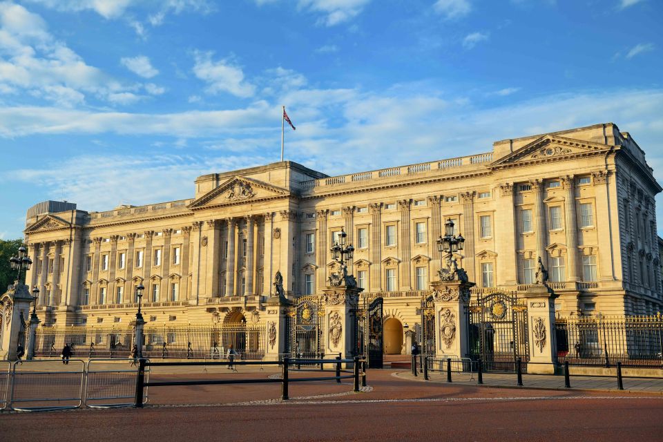 London: Vintage Bus Tour and London Eye Ticket - Buckingham Palace and Changing of the Guard: morning only, but worth timing