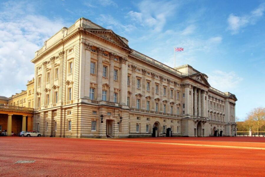 London Vintage Bus Tour, Thames Cruise, Fish & Chips - Key things to know before you go