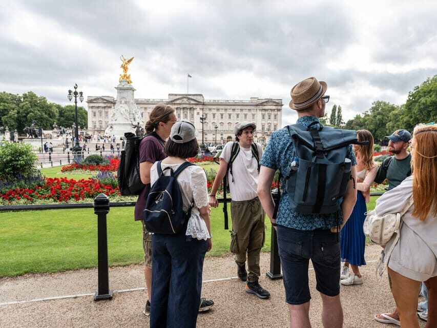 London: Walking Tour & Westminster Abbey Skip-the-Line Entry - What the guide adds: humor, history, and clear storytelling