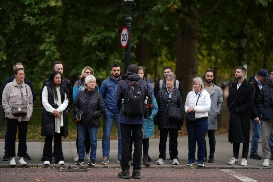London: Westminster Abbey, Big Ben, Buckingham Palace Tour - The walking rhythm: what to expect from a guided day on foot