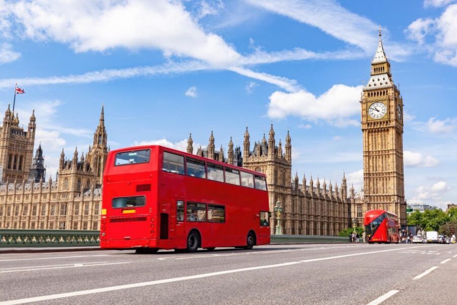 London Westminster Abbey French Tour with Fast-Track Tickets - St James’s Palace and Jermyn Street: the quieter London moments