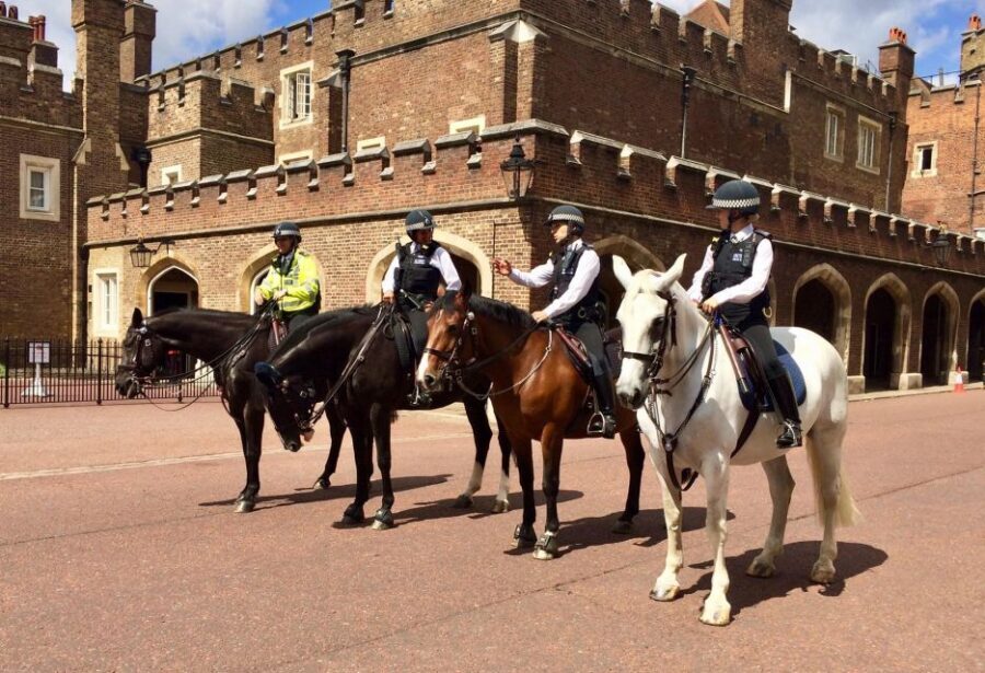 London: Westminster Tour and Churchill War Rooms Visit - Buckingham Palace photo stop and the Changing of the Guard schedule