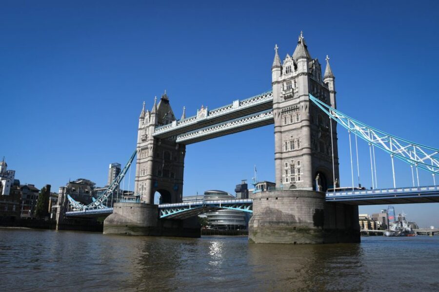 London: Westminster Tour, Tower of London & Tower Bridge - Guides matter: what the best days have in common