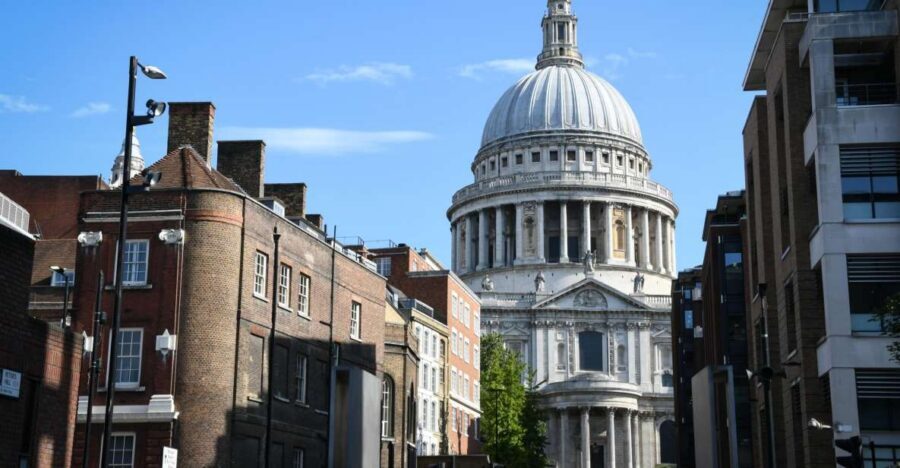 London: Westminster Walking Tour & St Paul's Cathedral Entry - Buckingham Palace Changing of the Guard: when you’ll actually see it