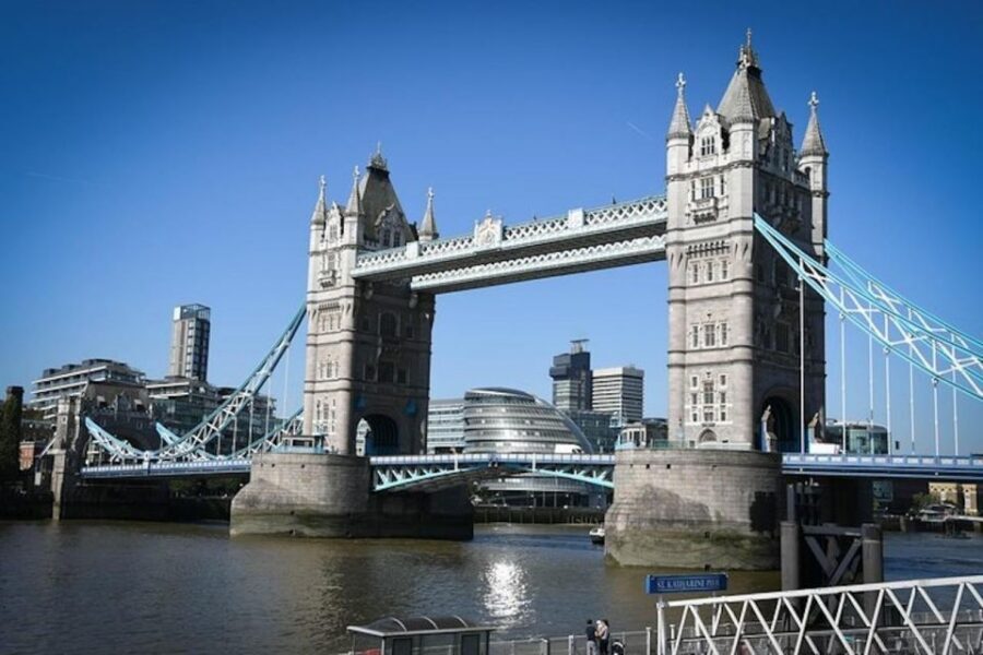 London: Westminster Walking Tour & Visit Tower Bridge - The Changing of the Guard option: worth it, but watch the rules