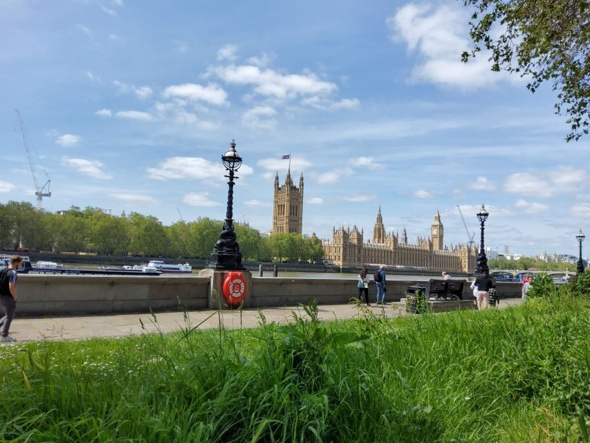 Luxury Private Tour in London with Lunch - Key Things You’ll Notice