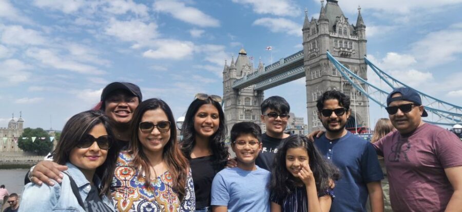 Luxury Private Tour in London with Lunch - Meeting at Charing Cross: Fast Start, Easy Orientation