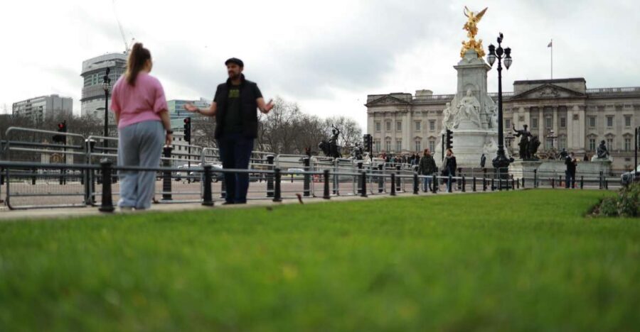 Majesty in Motion: Exploring Westminster's Royal Legacy - Watching the Changing of the Guard without the guesswork