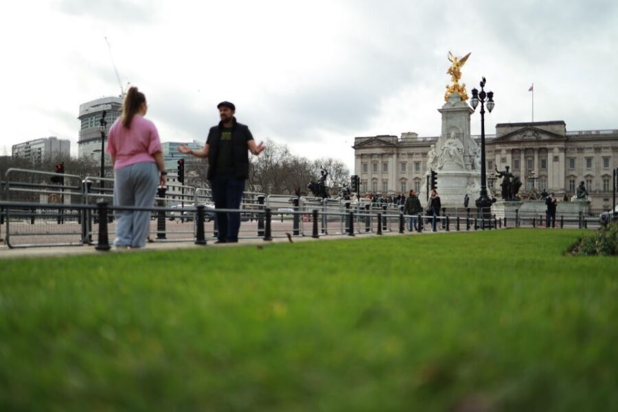 Majesty in Motion: Exploring Westminster's Royal Legacy - Trafalgar Square to Buckingham Palace: building the big picture fast