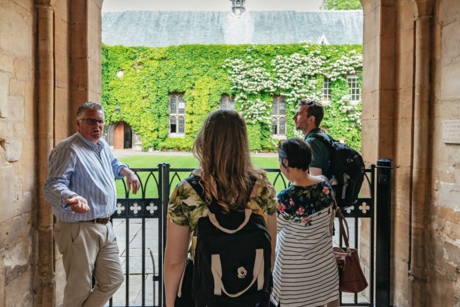 Oxford: City and University Tour, including college entry - Hertford College, Bridge of Sighs, and the Oxford Movie Trail