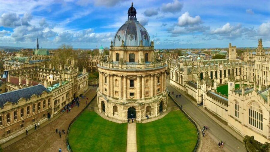 Oxford: City Tour & Exploration Game - Medieval Center to Iconic Streets: The Walk That Feels Like a Challenge