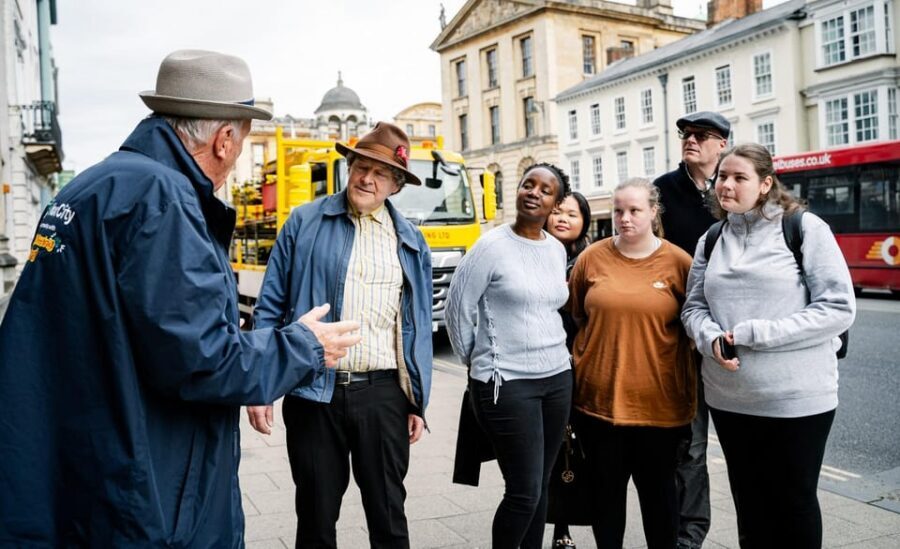 Oxford: Historic Pubs & Taverns Guided Walking Tour - Carfax Tower meeting point: the easiest way to start in Oxford