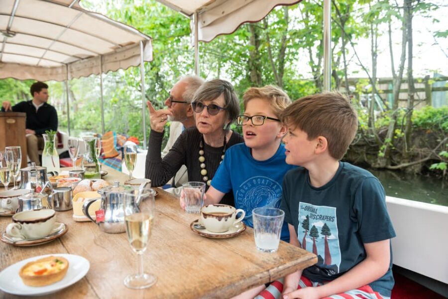 Oxford: Scenic Sightseeing Cruise with Gourmet Picnic - Who should book this Oxford picnic cruise (and who might skip it)