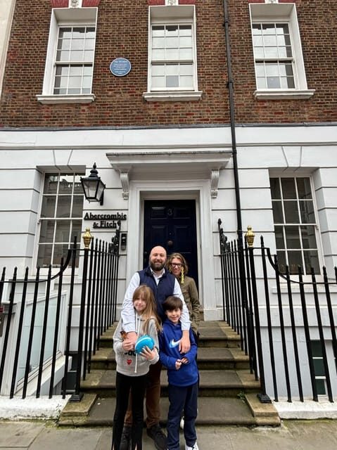 Private London Beatles Taxi Tour with Local Guide - Marylebone and Mayfair streets: Town Hall, shops, and classic London facades