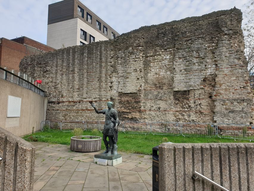 Roman Ruins to Blitz Bombings: London's Fiery History - Starting outside Tower Hill: set your bearings fast