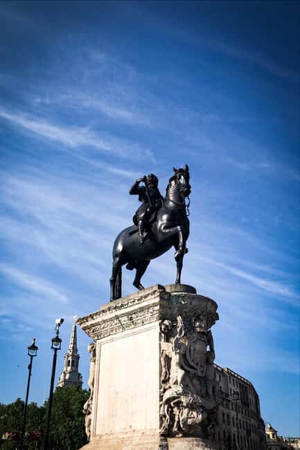 Royal London: from Tudors & Stuarts to Windsors Walking Tour - Buckingham Palace and the Windsor Era Connections You’ll Actually Remember
