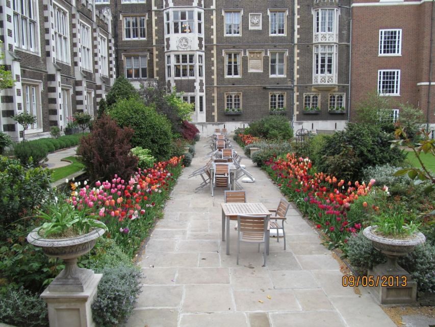 Secret Gardens of London Private Tour - Black cab across the Thames: London Garden Museum by Lambeth Palace