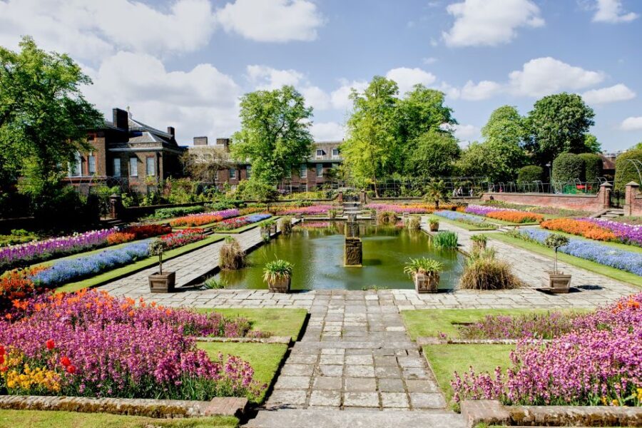 Secret Gardens of London Private Tour - Chelsea Physic Garden: apothecary plants and a guided garden oasis