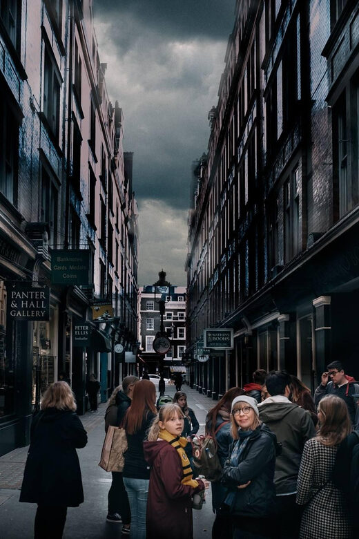 Spanish Language : Original Harry Potter Walking Tour - Starting at Southwark View Point: a great first beat