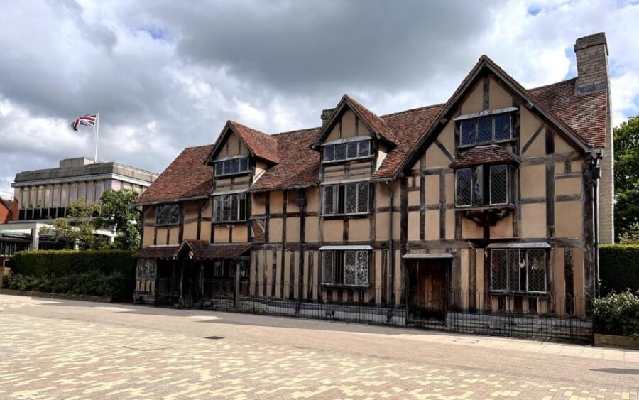 Stratford-upon-Avon: City Walking Tour & Exploration Game - What You’ll Miss Without a Guide (and how to compensate)