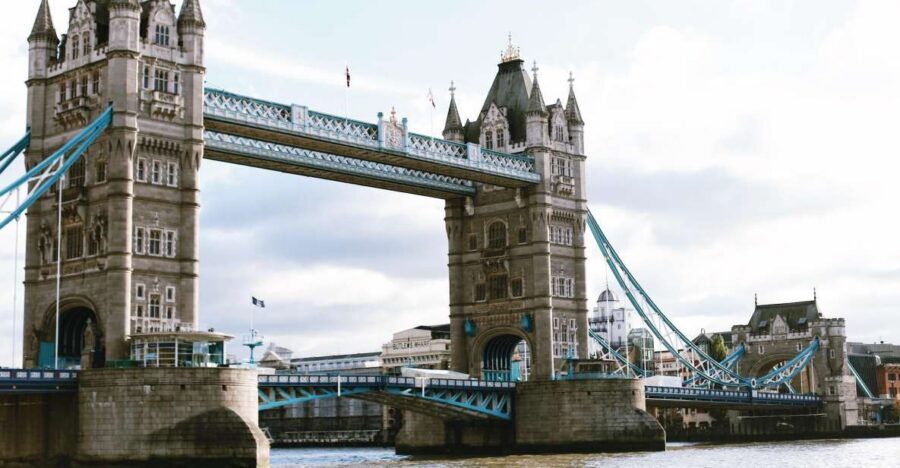 The Old City of London - Guided Walking Tour 12 guests 2,5h - Why this Old City route makes sense from the first block