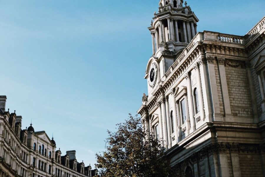 The Old City of London - Guided Walking Tour 12 guests 2,5h - St Bride’s Church and St Mary-le-Bow: smaller stops with big payoff