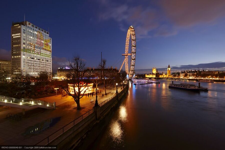 Tour of London and Christmas Day Lunch Cruise - Westminster Abbey, St Paul’s, and Buckingham Palace from the best angles