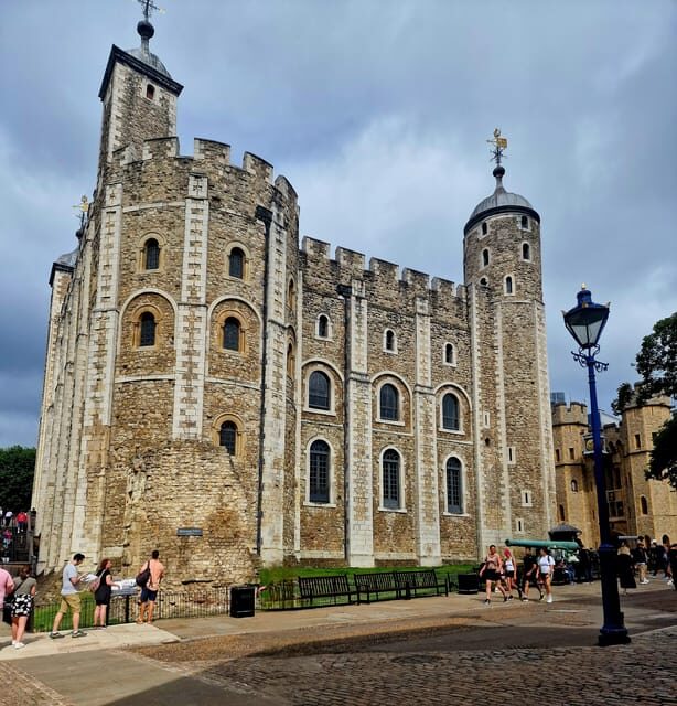 Tower of London Crown Jewels and English Royal History Tour - The Blue Badge guide’s royal storyline: from William to James I