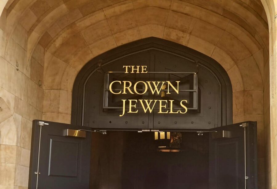 Tower of London Crown Jewels and English Royal History Tour - Church of St Peter ad Vincula and St John’s Chapel