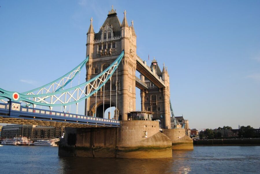 Tower of London Private Guided Tour - Crown Jewels and a fortress you can feel