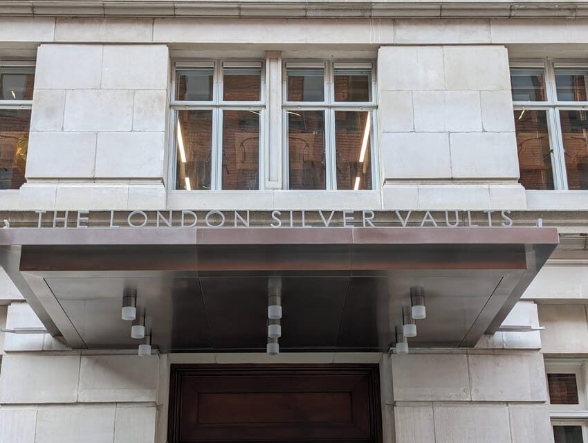 Turmoil, Templars, Oliver Twist: London's Squalor & Splendor - Holborn in two hours: Saxons, squalor, and splendor on foot