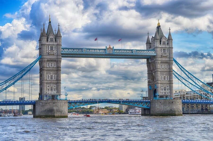 VIP Tower of London Beefeater Meet & Greet and Royal London - Crown Jewels Time Without the Crowd Energy