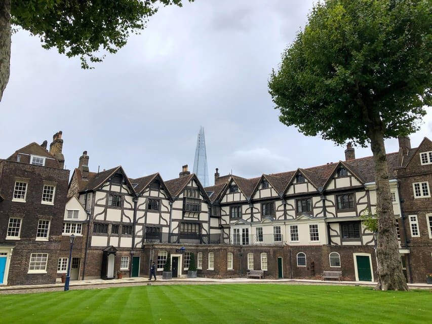 VIP Tower of London Beefeater Meet & Greet and Royal London - A Guided Tower Walk Plus Free Time You Can Actually Use