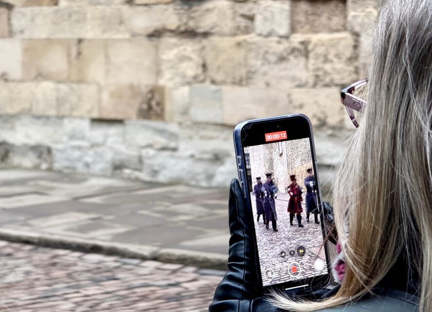 VIP Tower of London Beefeater Meet & Greet and Royal London - Entering the Tower of London Before the Main Rush