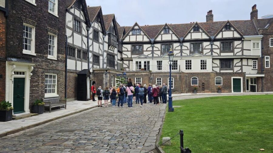 VIP Westminster Abbey & Upper Gallery and Buckingham Palace - Practical Tips: Walking, Weather, and What to Bring