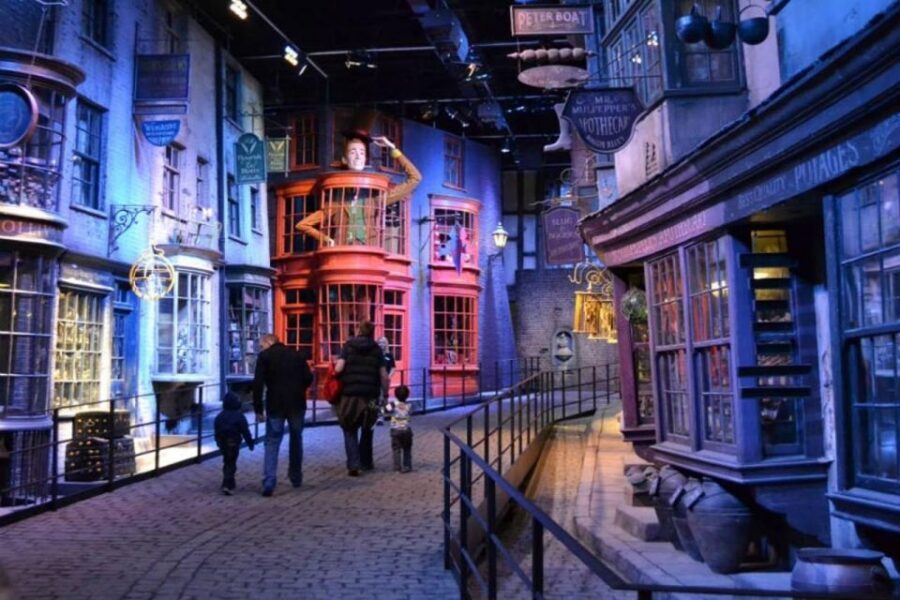 Warner Bros. Studios and 1-Day London Hop-on Hop-off tour - Price and logistics: when this combo makes sense