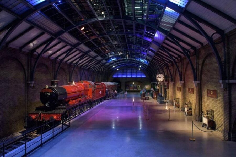 Warner Bros. Studios and 1-Day London Hop-on Hop-off tour - Should you book this Golden Tours Warner Bros + hop-on hop-off plan?