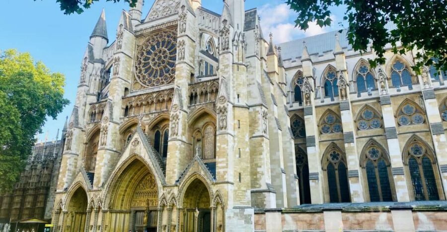 Westminster Abbey Skip-the-Line Entry and Private Tour - Author and scientist graves in the same building