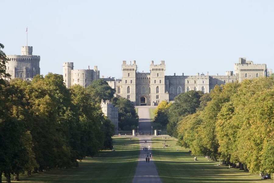 Windsor Castle and Buckingham Palace Full-Day Tour - The Royal Garden Walk and Lake Views Before the Finish